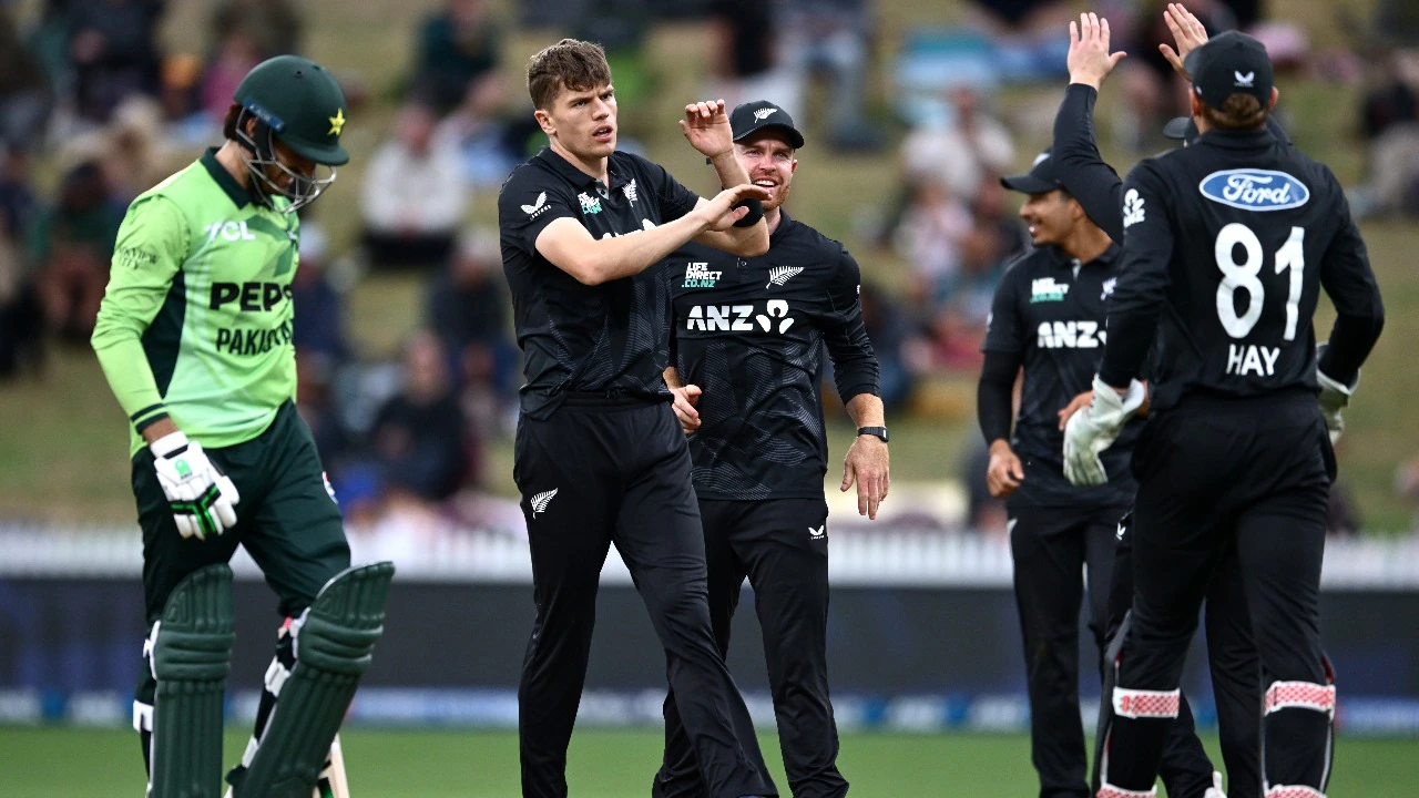 New Zealand cricket team celebrates victory over Pakistan in the 2nd ODI, taking a 2-0 lead in the series