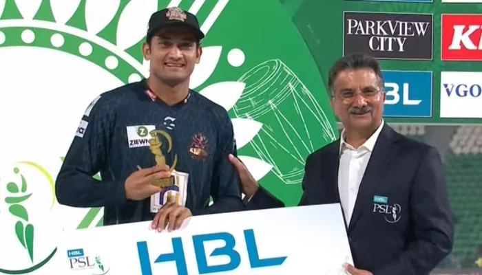 Hasan Nawaz holding his PSL 10 award during the ceremony, smiling on stage